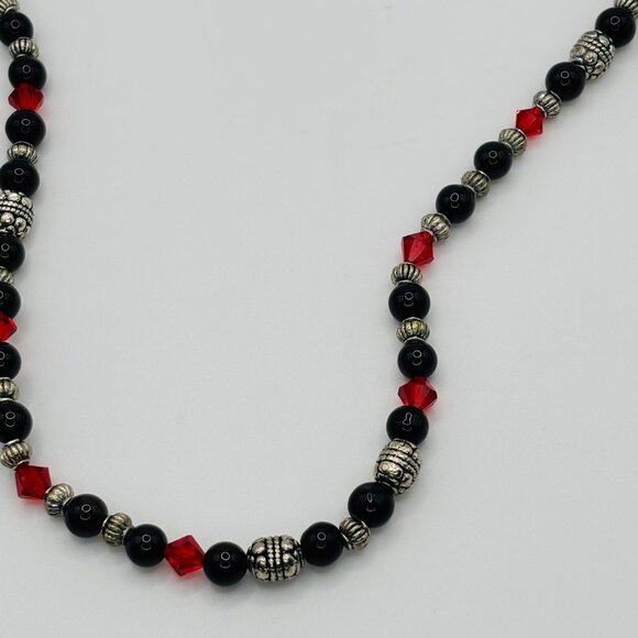 Unbranded Red Black Silver Tone Beaded Necklace 22" Fashion Classic Versatile - Picture 2 of 3